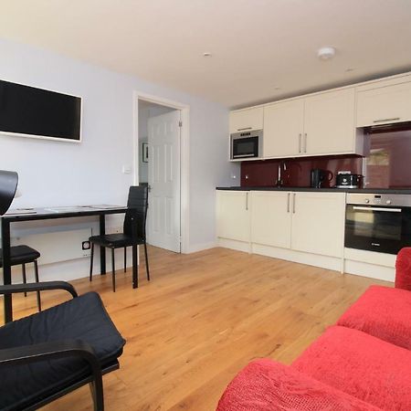 Beautiful Modern Apartment In 바스 외부 사진